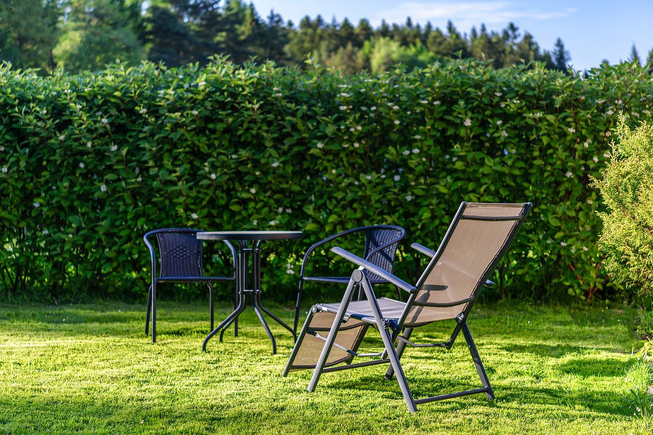 Quels sont les meilleurs produits pour nettoyer une chaise de jardin ?