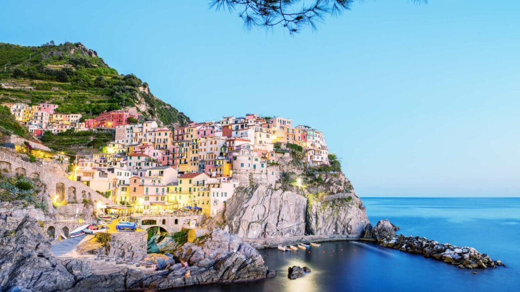village italien au bord de la mer